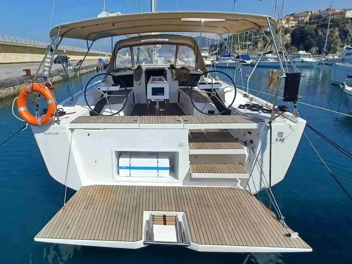 Dufour 430 in Rodi Garganico - image 1