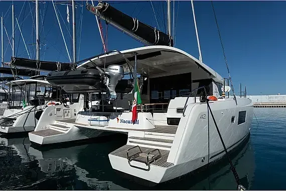 Lagoon 42 in Sicily / Capo d'Orlando Marina - image 1