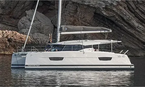 Isla 40 in Athens / Alimos Marina - image 1