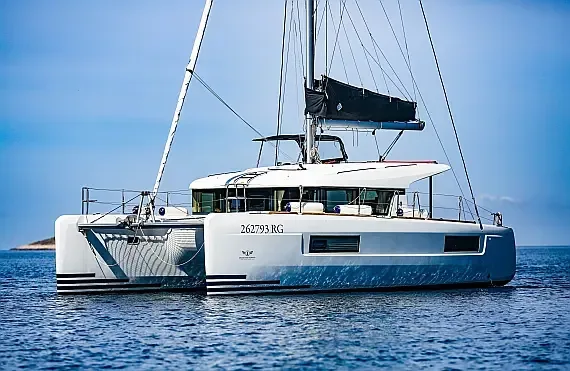 Lagoon 40 in Primošten / Marina Kremik - image 1