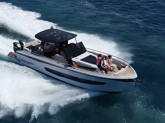 Italyure 38 in Mallorca / Palma de Mallorca / La Lonja Marina Charter - image 1