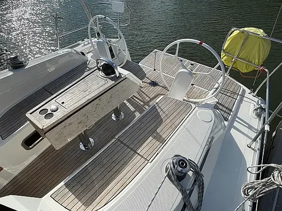 Bavaria Cruiser 34 in Stockholm - Saltsjöbaden / Saltsjö Pir Marina - image 1