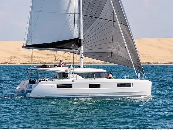 Lagoon 46 in Sicily / Furnari / Marina Portorosa - image 1