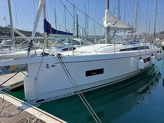 Oceanis 40.1 in Saint-Quay-Portrieux / Port d'Armor - image 1