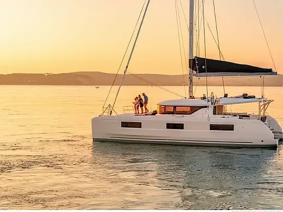 Lagoon 46 in Sicily / Capo d'Orlando Marina - image 1