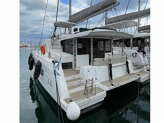 Bali 4.4 in Athens / Alimos Marina - image 1