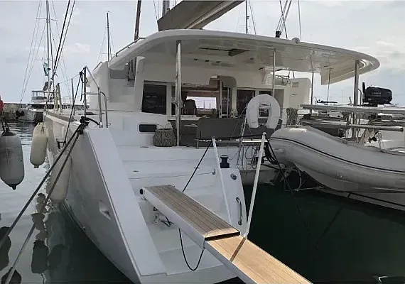 Lagoon 450 Fly in Athens / Alimos Marina - image 1