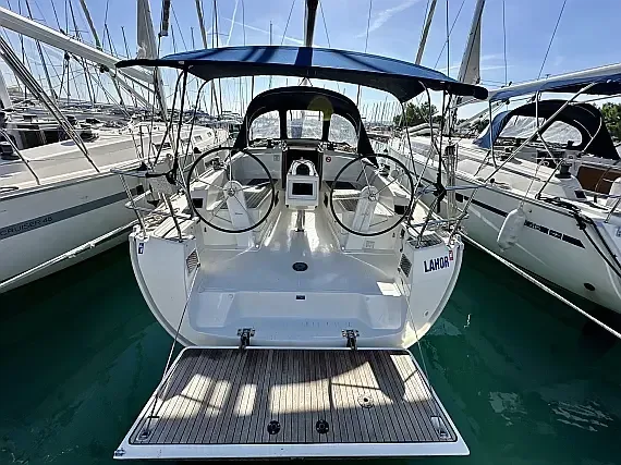 Bavaria Cruiser 37 in Sukošan / D-Marin Dalmacija Marina - image 1