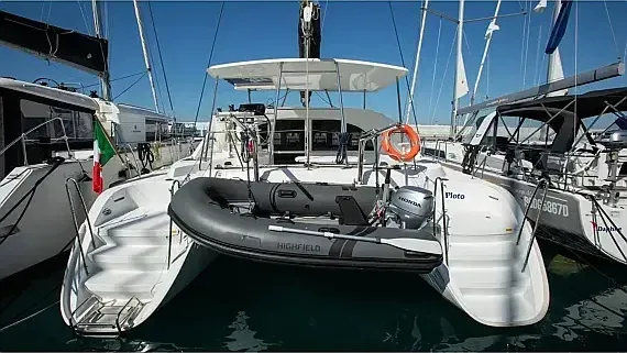 Lagoon 380 in Vibo Marina - image 1