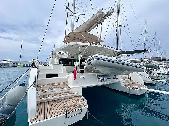 Lagoon 46 in Sicily / Capo d'Orlando Marina - image 1