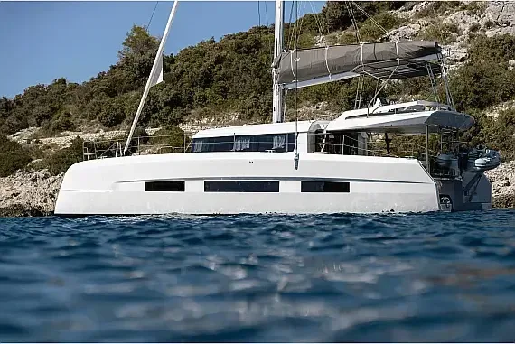 Dufour Catamaran 48 in Salerno / Marina d'Arechi - image 1