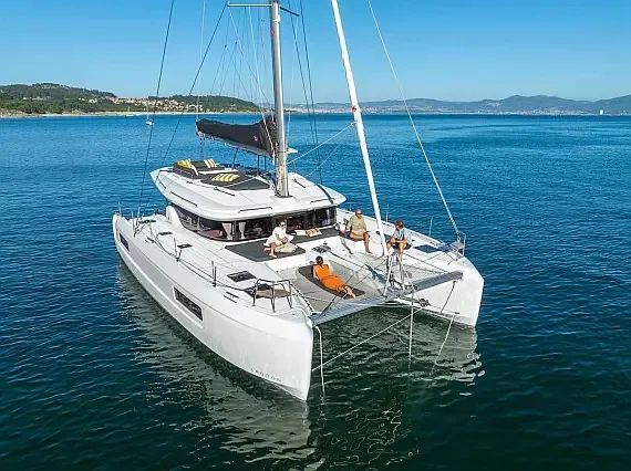 Lagoon 43 in Tortola / Road Town / Fort Burt Marina - image 1