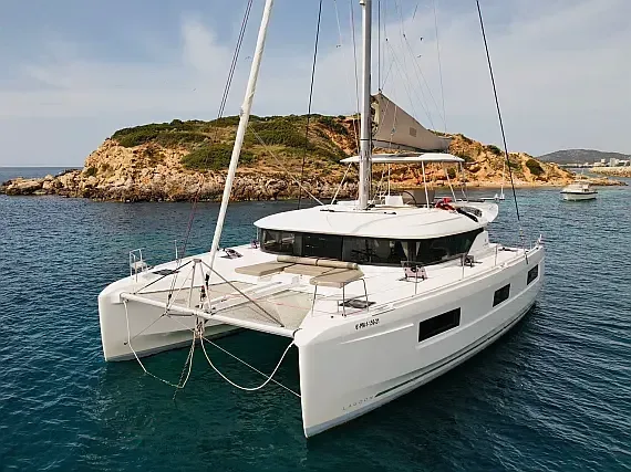 Lagoon 46 in Mallorca / Palma de Mallorca / La Lonja Marina Charter - image 1
