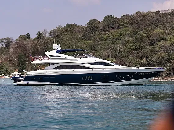 Sunseeker 90 in Phuket / Ao Po Grand Marina - image 1