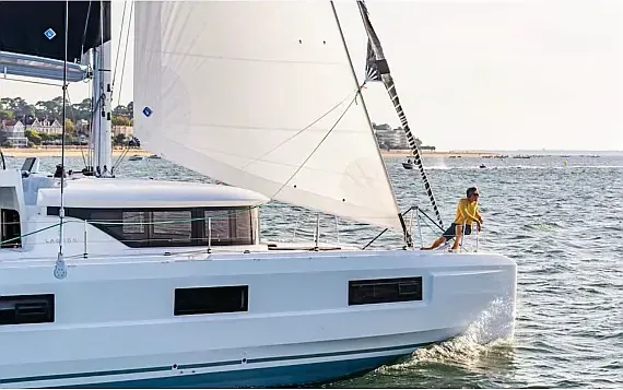 Lagoon 46 in Sardinia / Portisco / Cala dei Sardi - image 1
