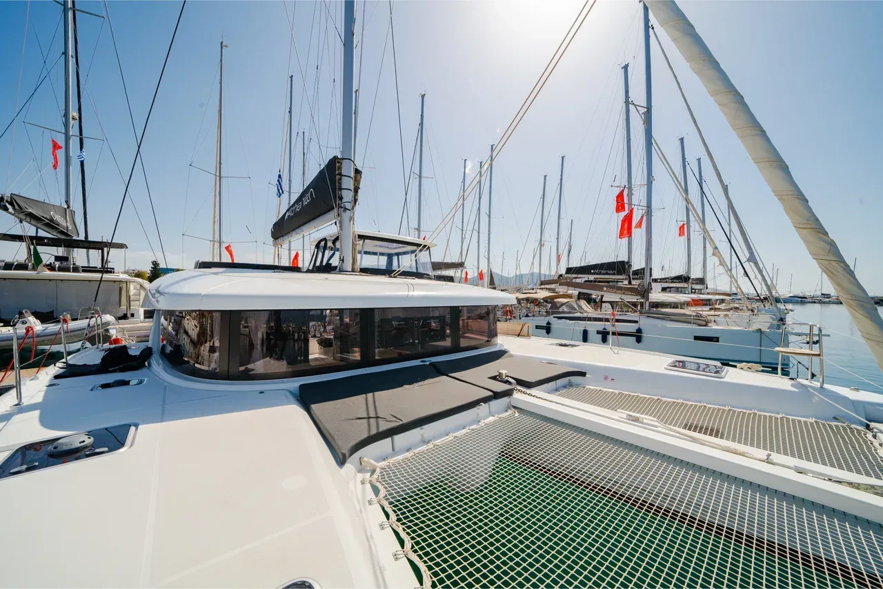Lagoon 42 in Corfu / Mpenitses / Marina Benitses - image 1