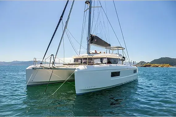 Lagoon 43 in Mallorca / Palma de Mallorca / La Lonja Marina Charter - image 1