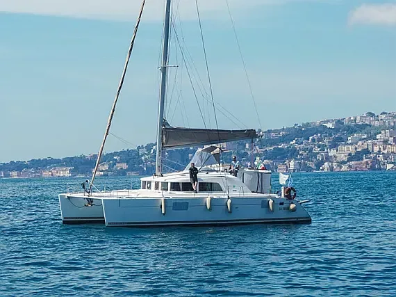 Lagoon 440 in Naples / Darsena Acton - image 1