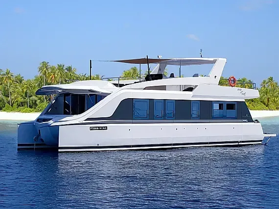 Power Catamaran in Maldives / Malé - image 1