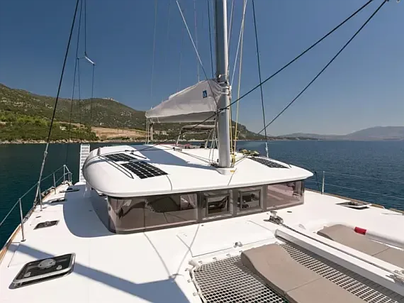 Lagoon 400 S2 in Palairos / Marina Paleros - image 1