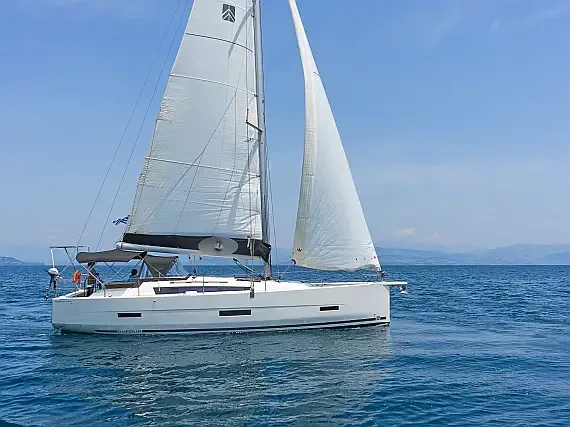 Dufour 430 in Limenas Avdiron / Port of Avdira - image 1