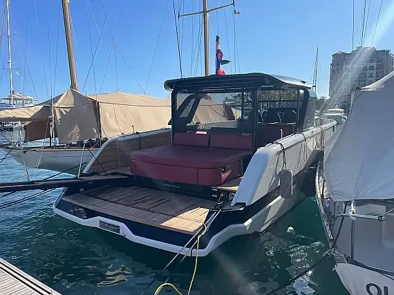 Cranchi A 46 in Cannes / IGY Vieux-Port de Cannes - image 1