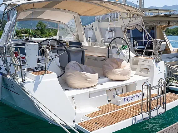 Oceanis 45 in Mrcevac / Jamb Marina - image 1