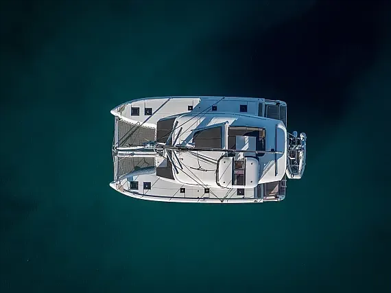 Lagoon 43 in Seget Donji / Marina Baotić - image 1