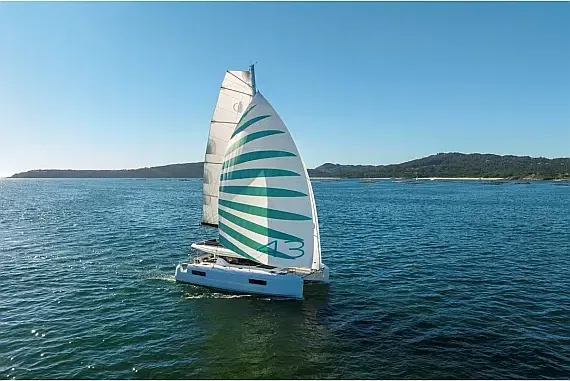 Lagoon 43 in Sicily / Furnari / Marina Portorosa - image 1