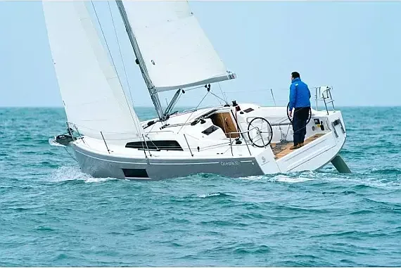 Oceanis 30.1 in Saint-Quay-Portrieux / Port d'Armor - image 1
