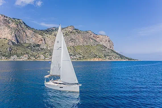 Sun Odyssey 319 in Sicily / Palermo / La Cala (Porto Palermo) - image 1