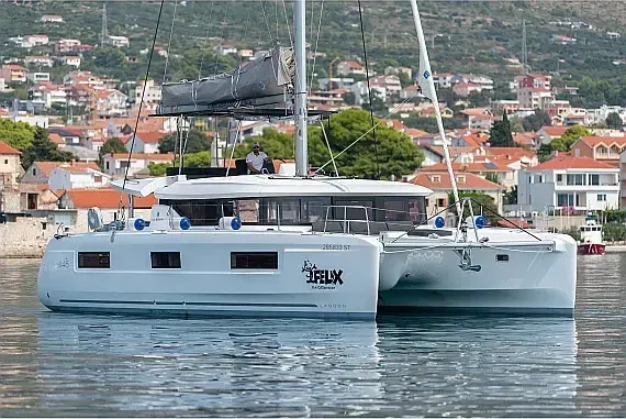 Lagoon 46 in Kaštel Gomilica / Marina Kaštela - image 1