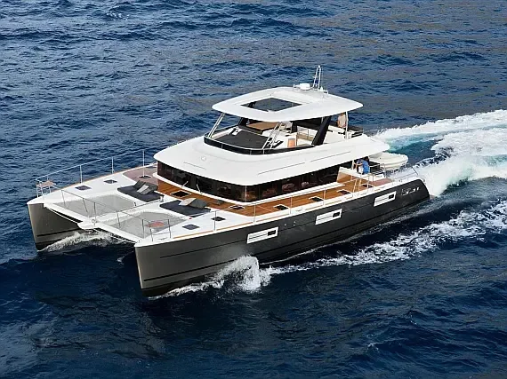Lagoon Power 630 in Lavrion Marina - image 1