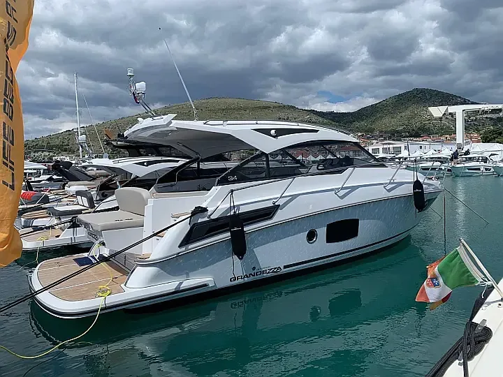 Grandezza 34 OC in Trogir / SCT Marina Trogir - image 1