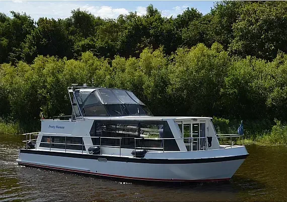 De Drait Safari Houseboat 1050 in Drachten / Jachthaven Drachten de Drait - image 1