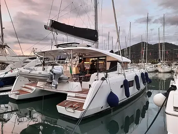 Lagoon 42 in Sardinia / Portisco / Cala dei Sardi - image 1