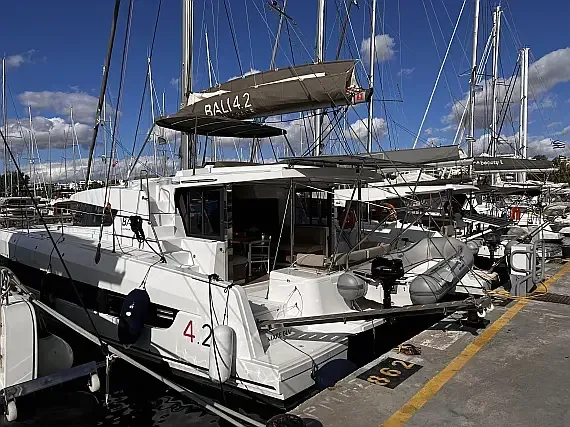Bali 4.2 in Athens / Alimos Marina - image 1