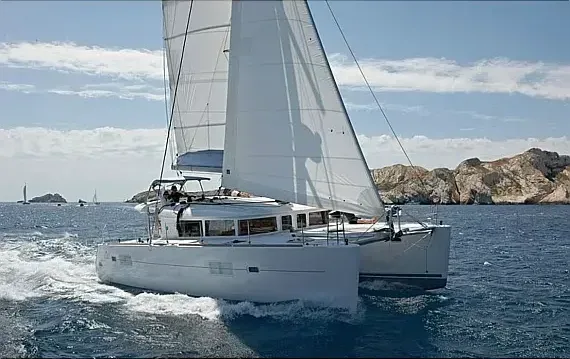 Lagoon 410 S2 in Guadeloupe / Pointe-à-Pitre / Marina Bas-du-Fort - image 1