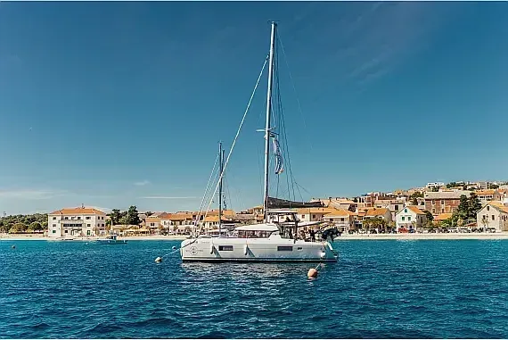 Lagoon 42 in Šibenik / D-Marin Marina Mandalina - image 1