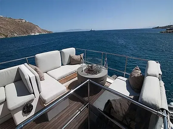 Motoryacht in Mykonos / Port of Mykonos - image 1
