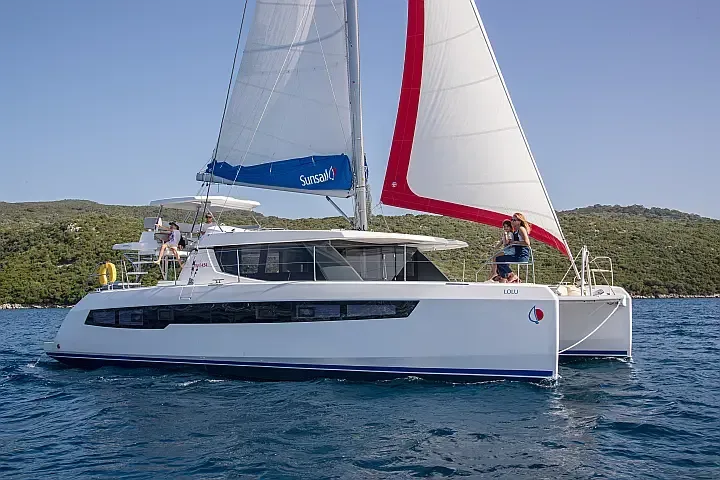Leopard 45 in Piraeus / Marina Zeas - image 1