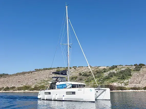 Lagoon 40 in Primošten / Marina Kremik - image 1