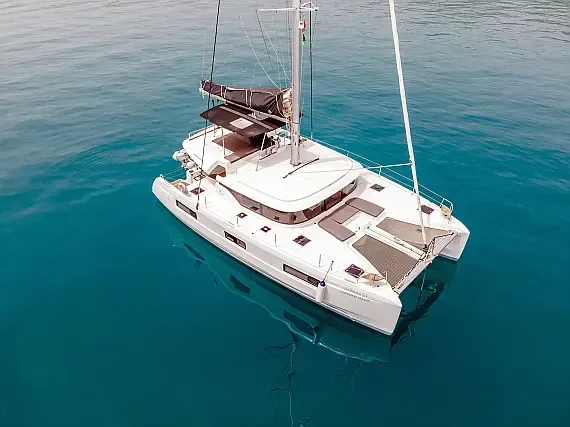 Lagoon 46 in Kaštel Gomilica / Marina Kaštela - image 1
