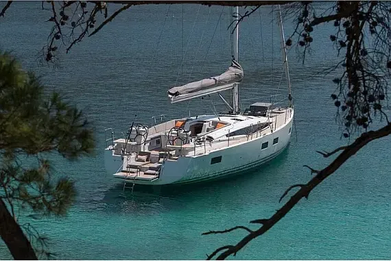 Jeanneau 54 in Mallorca / Palma de Mallorca / La Lonja Marina Charter - image 1
