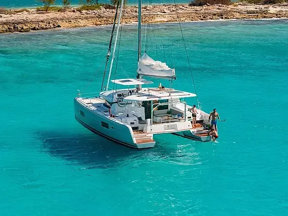 Lagoon 42 in Sardinia / Portisco / Cala dei Sardi - image 1