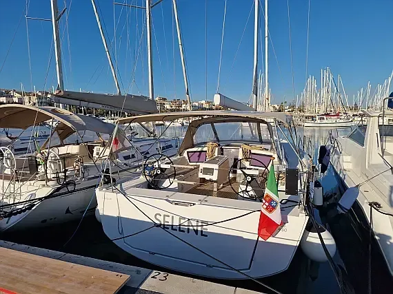 Dufour 430 in Sicily / Ragusa / Marina di Ragusa - image 1
