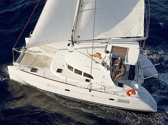 Lagoon 380 in Šibenik / D-Marin Marina Mandalina - image 1