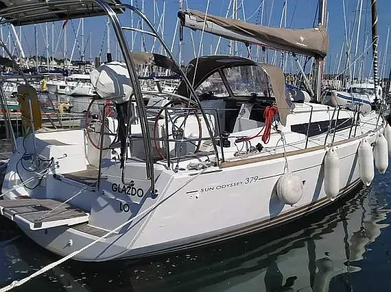 Sun Odyssey 379 in Arzon / Port du Crouesty - image 1