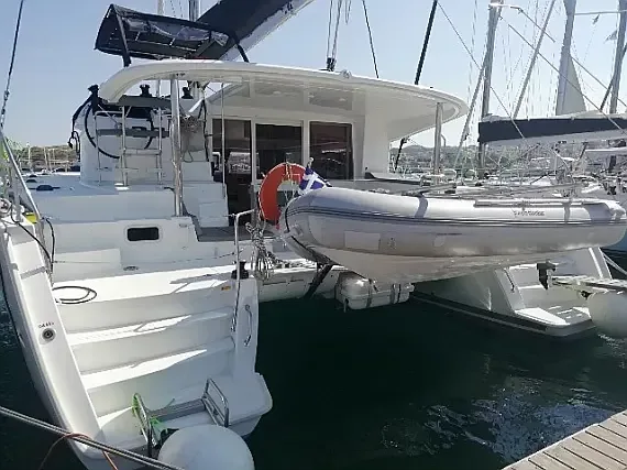 Lagoon 400 S2 in Lavrion Main Port - image 1