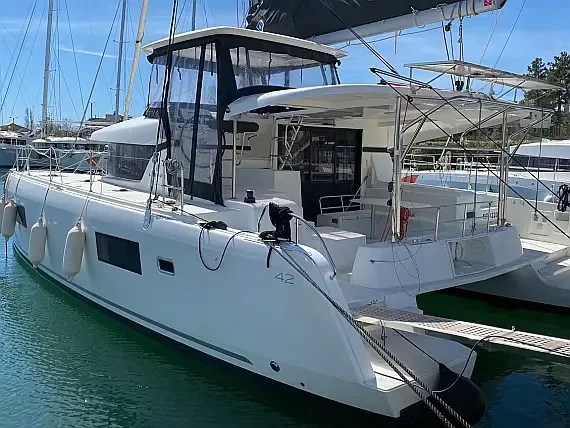 Lagoon 42 in Lavrion Main Port - image 1